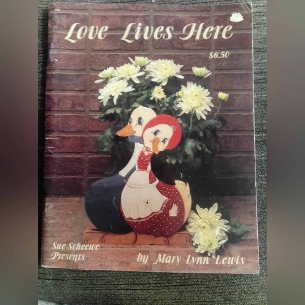 Love Lives Here Tole Painting Projects And Patterns Included